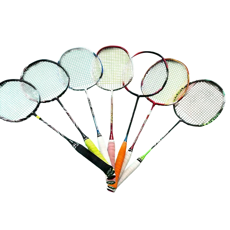 How does the leveling property of carbon fiber primer affect the microscopic flatness of the coating surface?